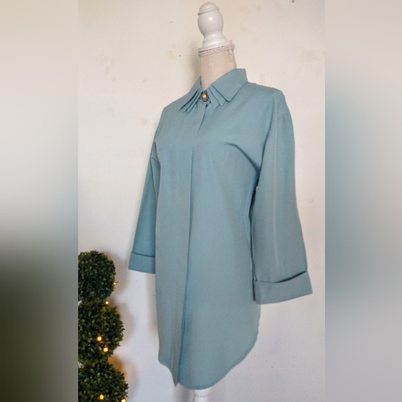 Stunning Vintage Blouse - 3 Layer Collar w/ Tuxedo Bottom - 12 - Picture 2 of 11